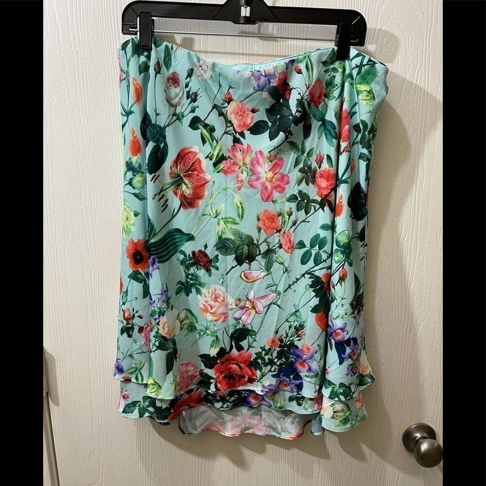 SOHO Aparrel hi‎ lo floral skirt
